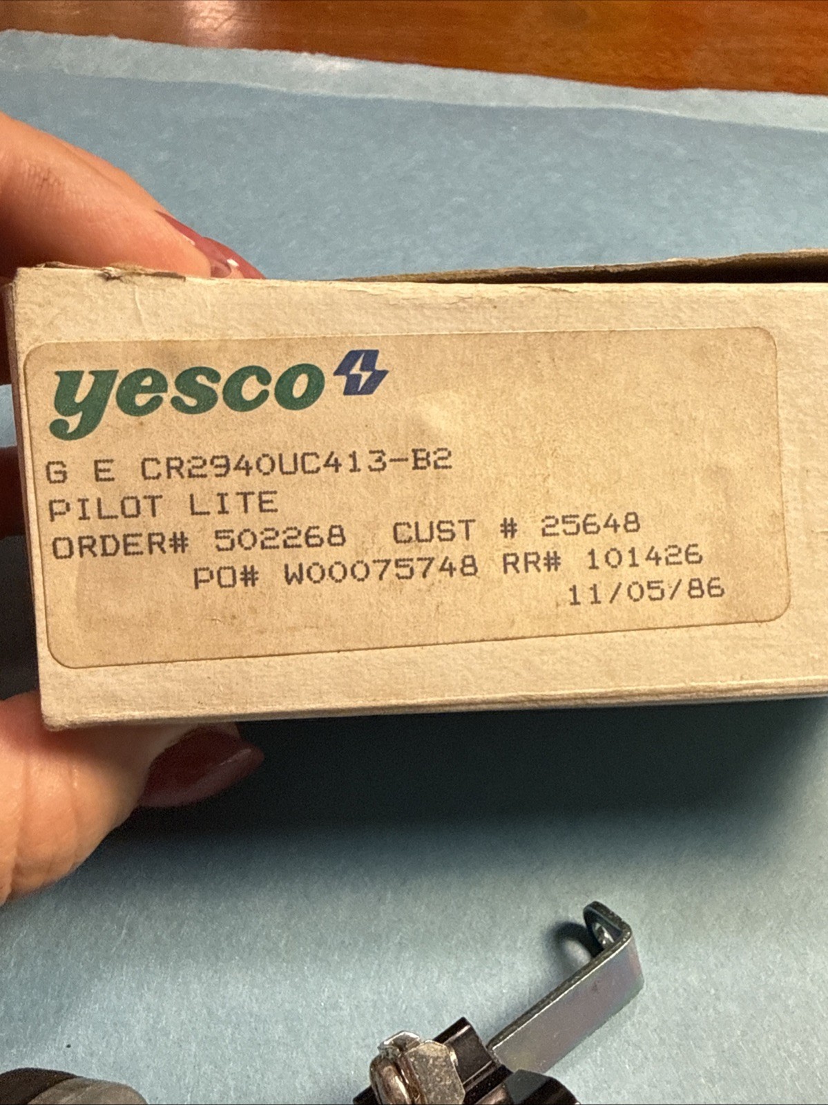 GENERAL ELECTRIC CR2940UC413B2 Heavy Duty Indicating Light Red Cap 125 V