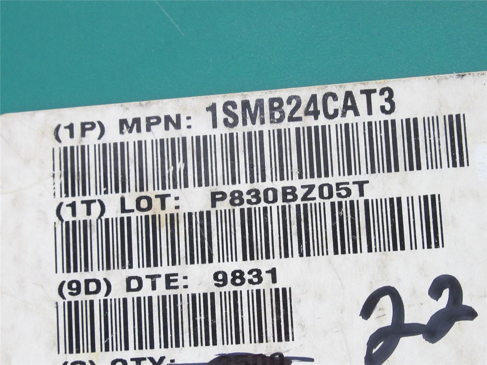 228928 New-No Box; Onsemi 1SMB24CAT3 Lot-1800 TVS Diode; 24V; 600W