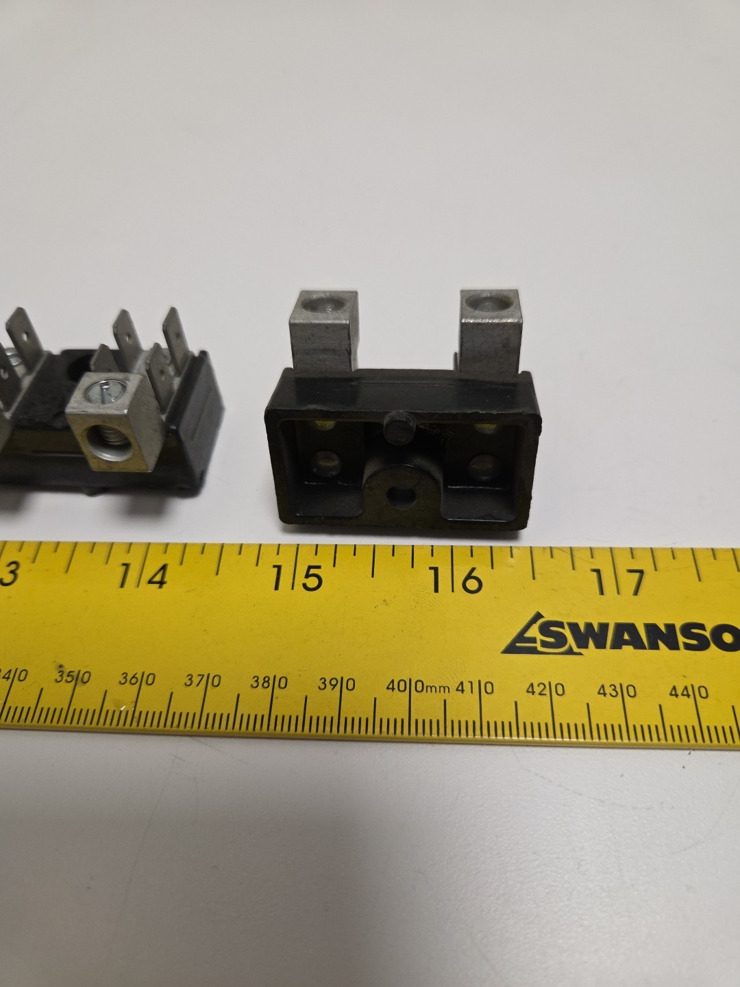 ElecTron EK 2 Pole Terminal Block W/ Spade Terminals Lot Of 4 NOS