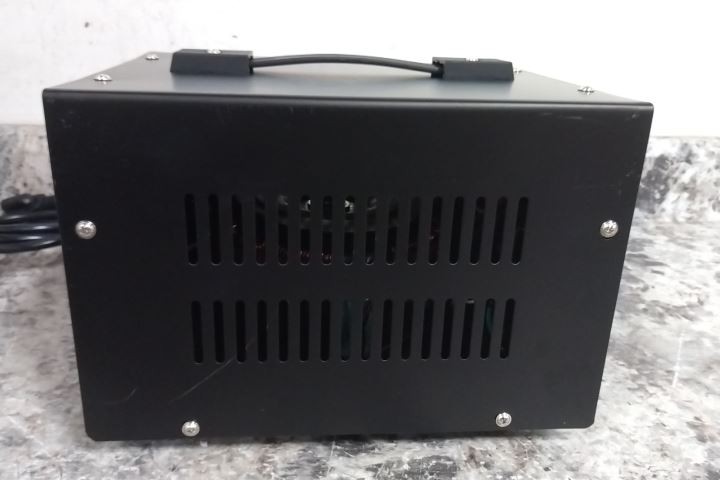 Dayton 16V987 110 to 220VAC, 220 to 110VAC Step Up/Step Down Voltage Converter