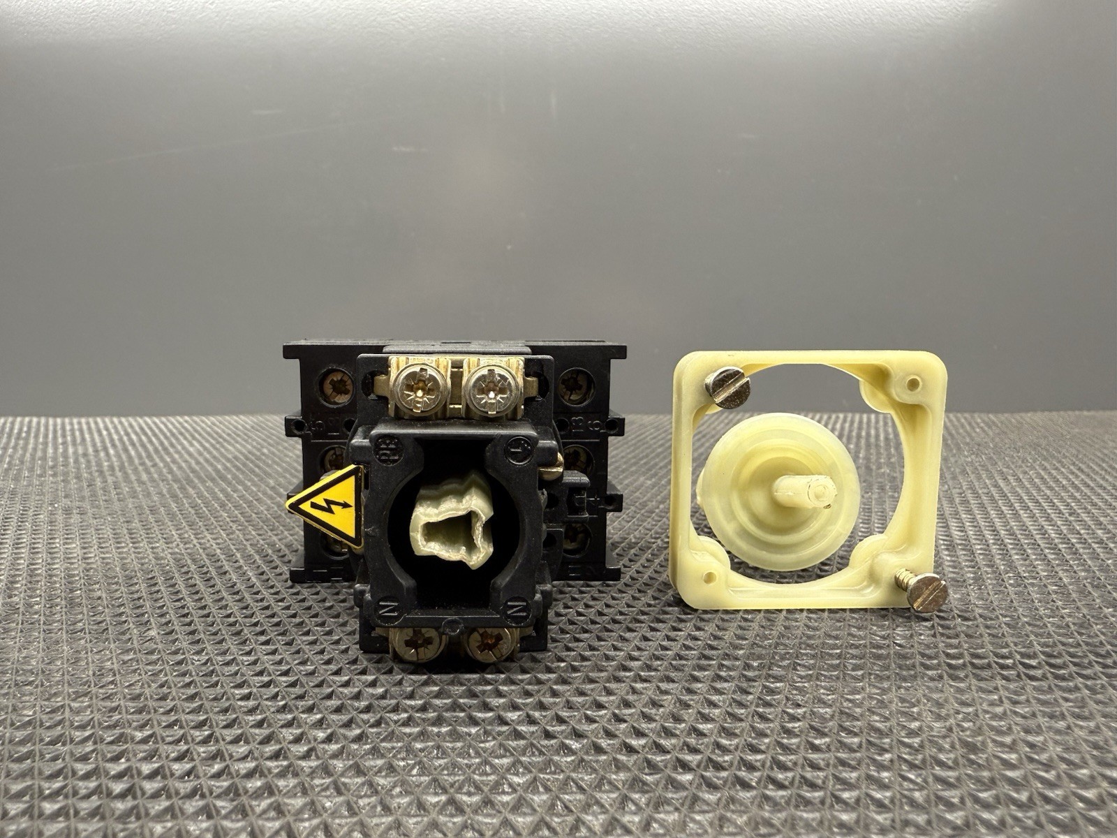 Siemens 3LD11 18-OTB53, Disconnect with Knob Mount And Connector