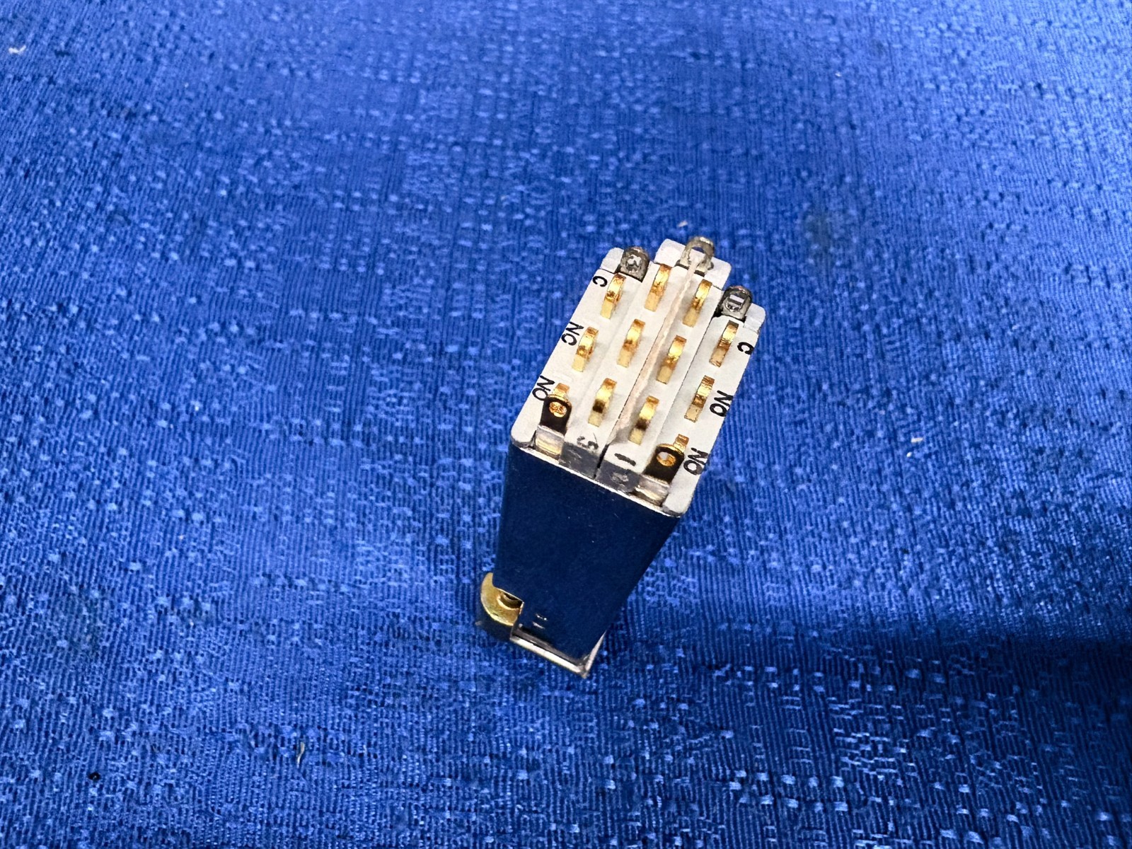 Master Specialties 90EA2C3 Series 90 Tellite Push Button Switch