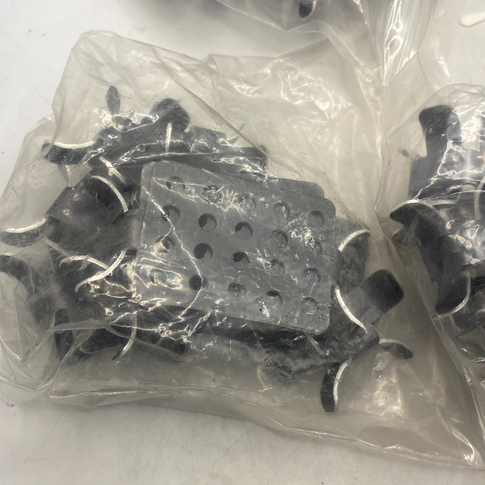 PACK OF 35 RAYCHEM H914 ROOF CLIPS TYCO THERMAL CONTROLS NEW 🎯